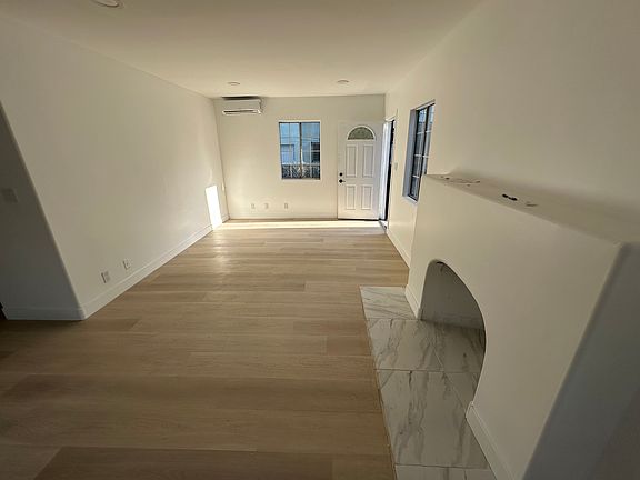 2nd image of 1182 N Kingsley Dr #1/2
