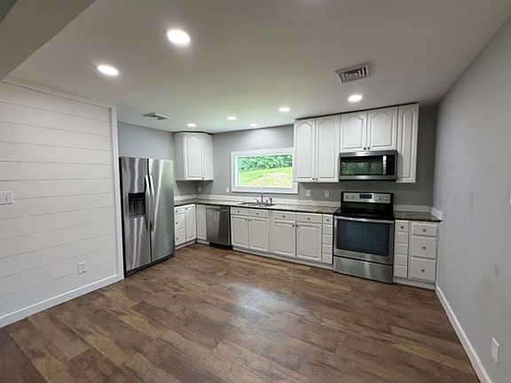 5th image of 201 Old Harrison Cir SW