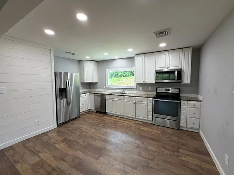 201 Old Harrison Cir SW — Photo 5