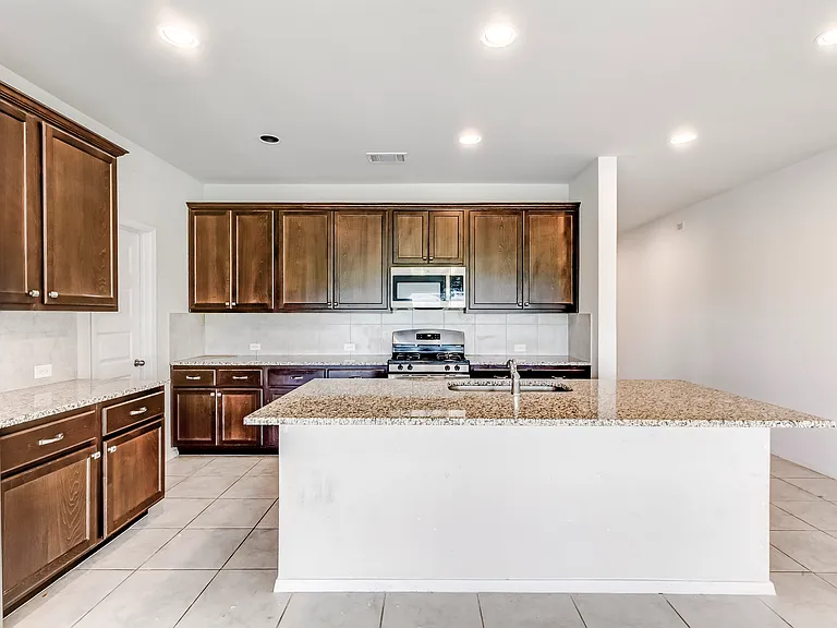 2721 Winding Creek Rd — Photo 2