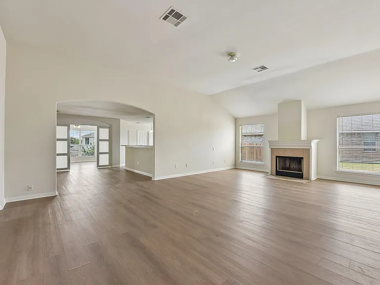 11809 Dunfries Ln — Photo 8