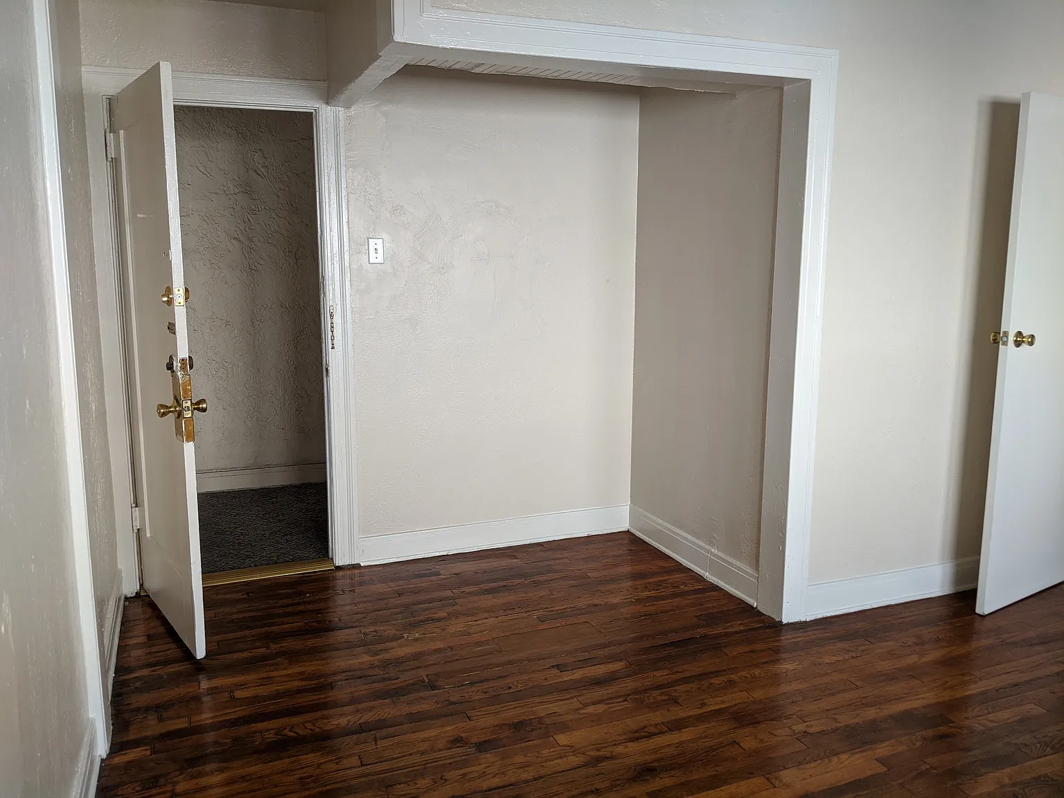 206 N New Hampshire Ave — Photo 2