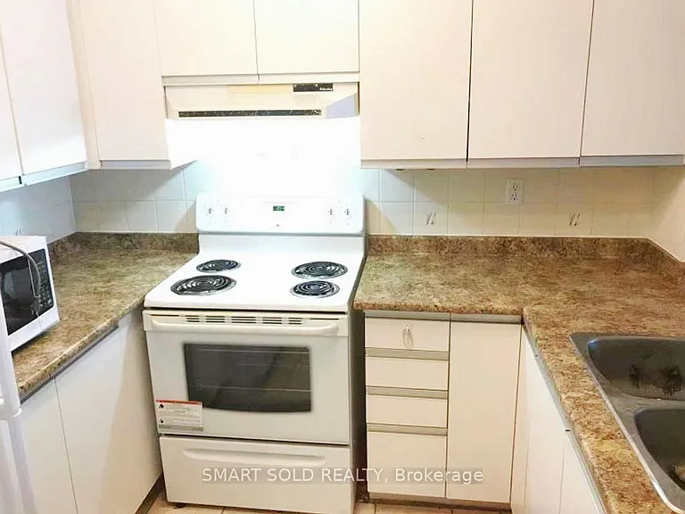 95 Prince Arthur Ave #711 — Photo 7