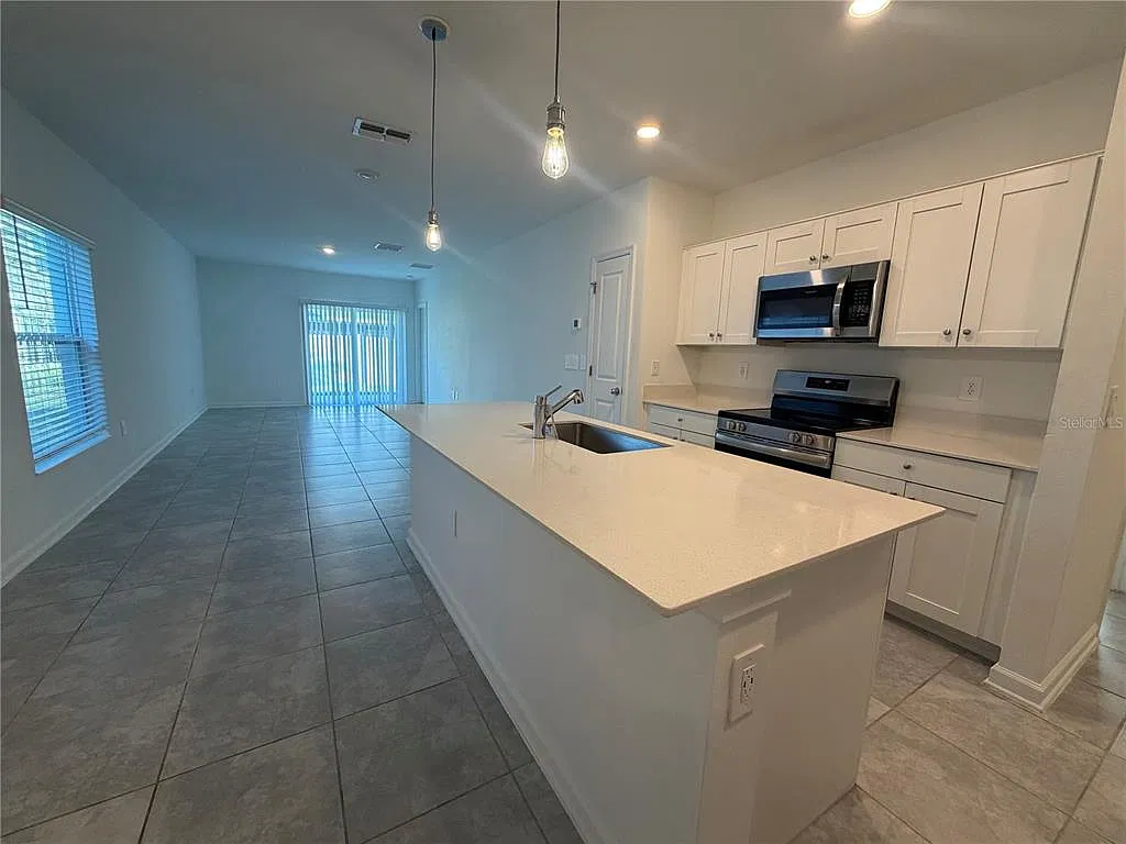 3 bed, 2.0 bath, 1440 sqft, $2,100 — Photo 4