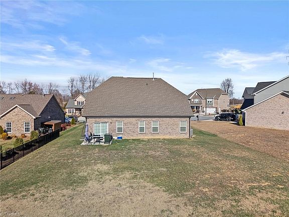 5th image of 416 Freemont Dr