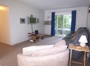 17 Arbor Way APT D, Holyoke, MA 01040