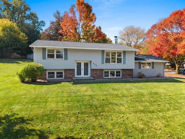 220 Cliffview Dr, Green Bay, WI 54302