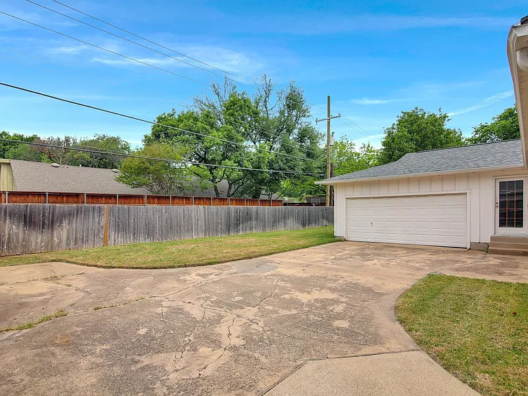 1007 Newberry Dr — Photo 22