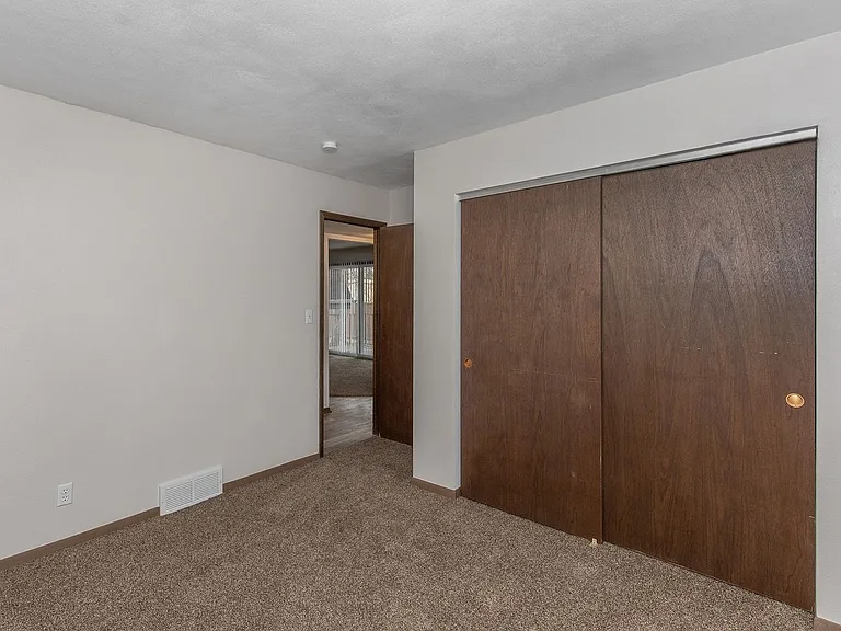 2415 Jebens Ave — Photo 16