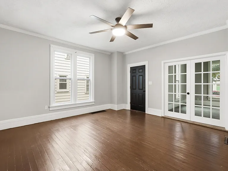 334 W 9th St #1 — Photo 5