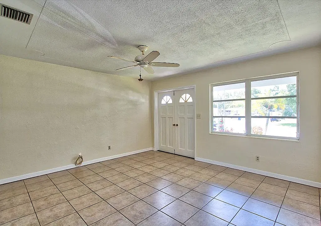 3196 70th Ln N — Photo 3