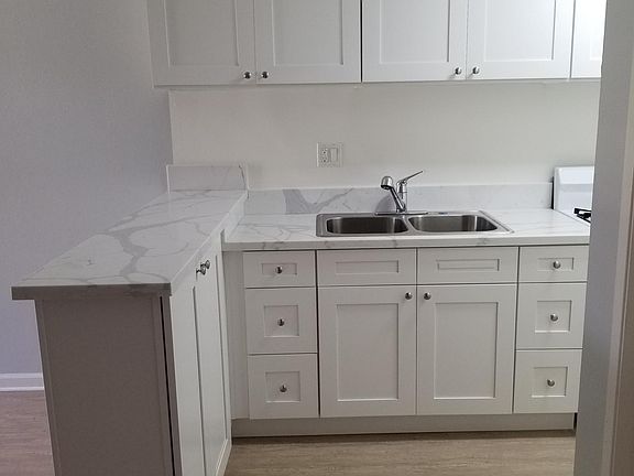3rd image of 1520 Purdue Ave APT 3