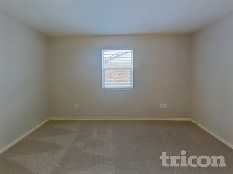213 Dean Ct — Photo 6