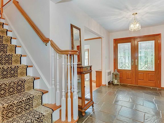 2nd image of 6 Collingwood Dr