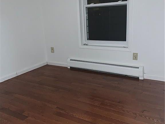 3rd image of 2071 Lacombe Ave