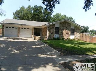 1303 Red Oak St, Ennis, TX 75119
