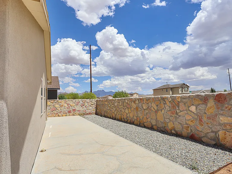 4758 Lotus Ave — Photo 6