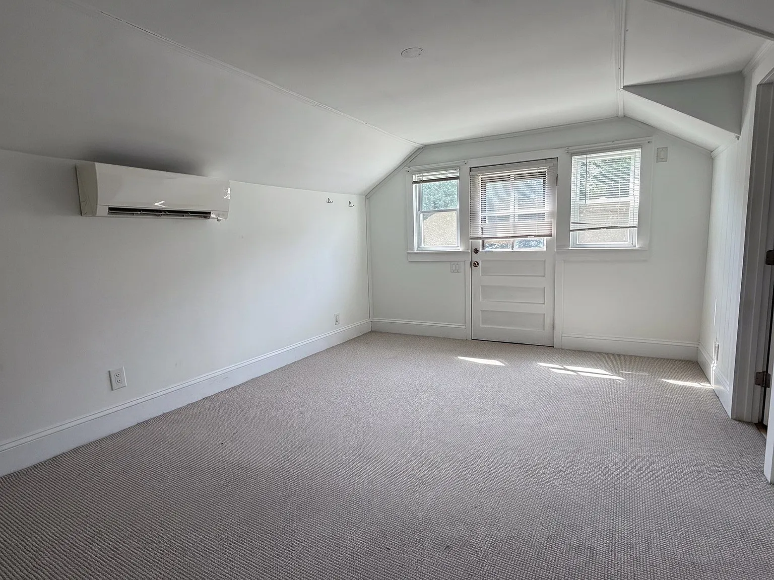 1 bed, 800 sqft, $1,800 — Photo 3