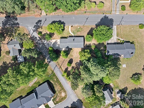 5th image of 26 Eastside Dr
