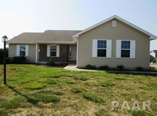 1524 Mackenzie St, Washington, IL 61571