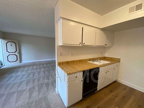4th image of 5435 Bellingham Ave Unit 202