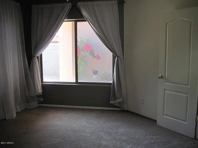 2721 E Le Grand Loop