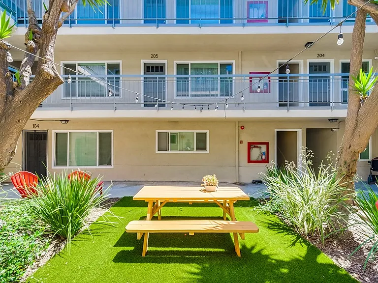 2330 S Corning St — Photo 10