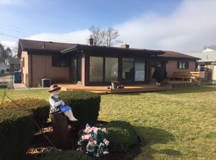 1307 Brambles Dr, Waterford, MI 48328