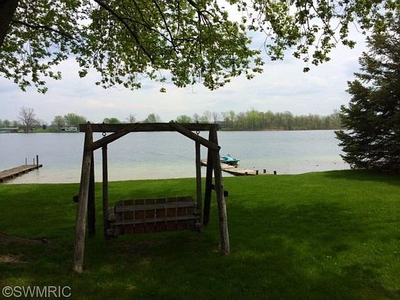 3rd image of 1985 W Lake Dr