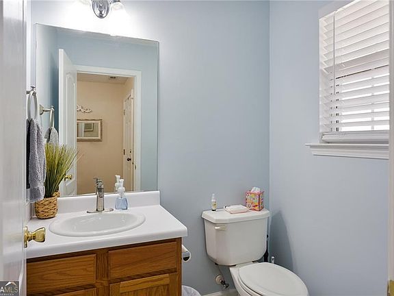 4th image of 417 Red Coat Ln