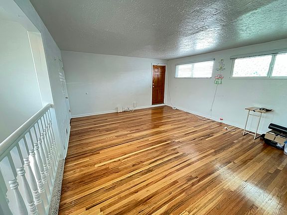 4th image of 1327 S Yuma St #1337