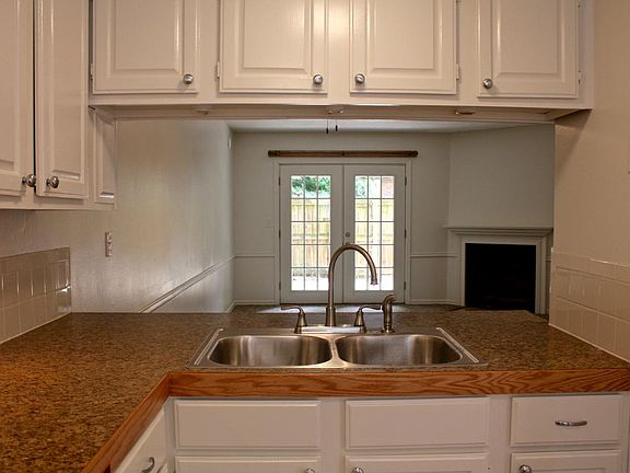 3rd image of 1519 N Leverett Ave