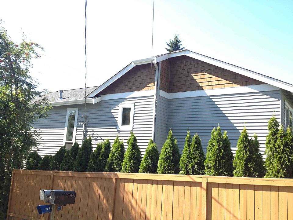 2nd image of 802 NE 103rd St
