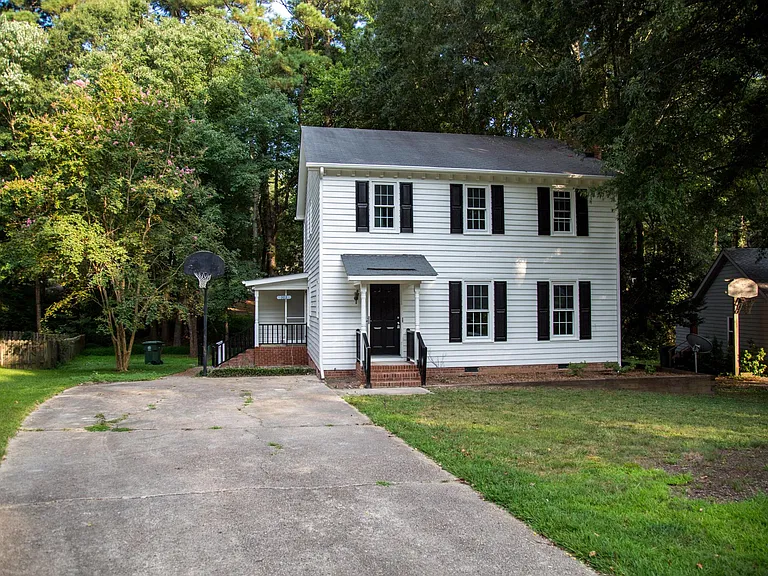 303 Fairfield Ln — Photo 1