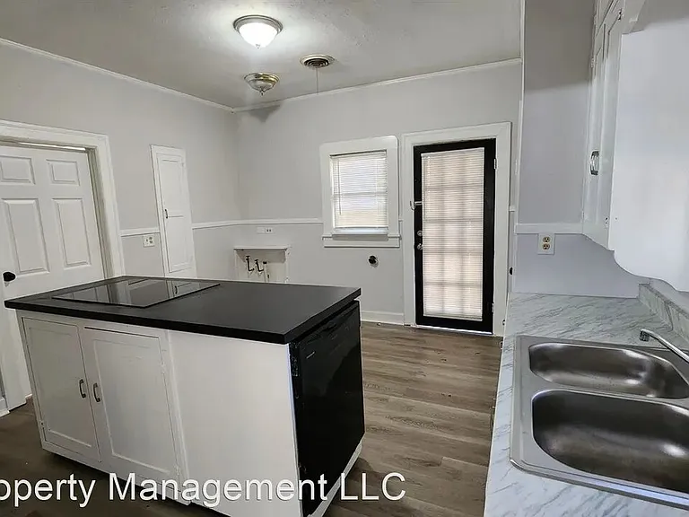 2108 S Van Buren St — Photo 8