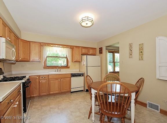 3rd image of 5S281 Glenoban Dr