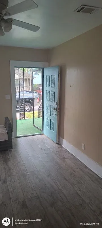 2 bed, 1.0 bath, 678 sqft, $1,300 — Photo 2