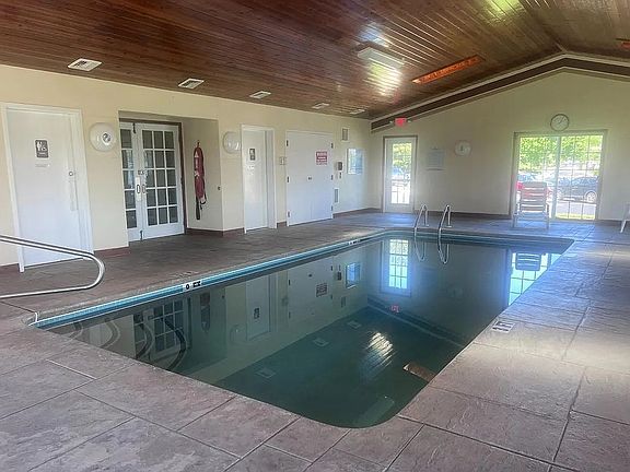4th image of 541 Brandon Rd