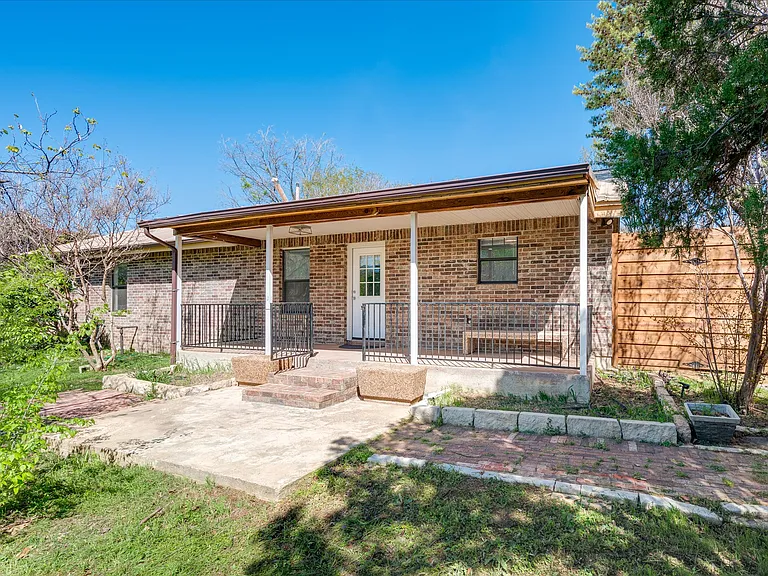304 Oak Dr — Photo 15