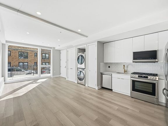 4th image of 77 Van Reypen St #1