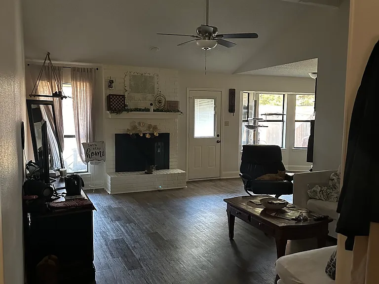 2724 Southpark Ln — Photo 5