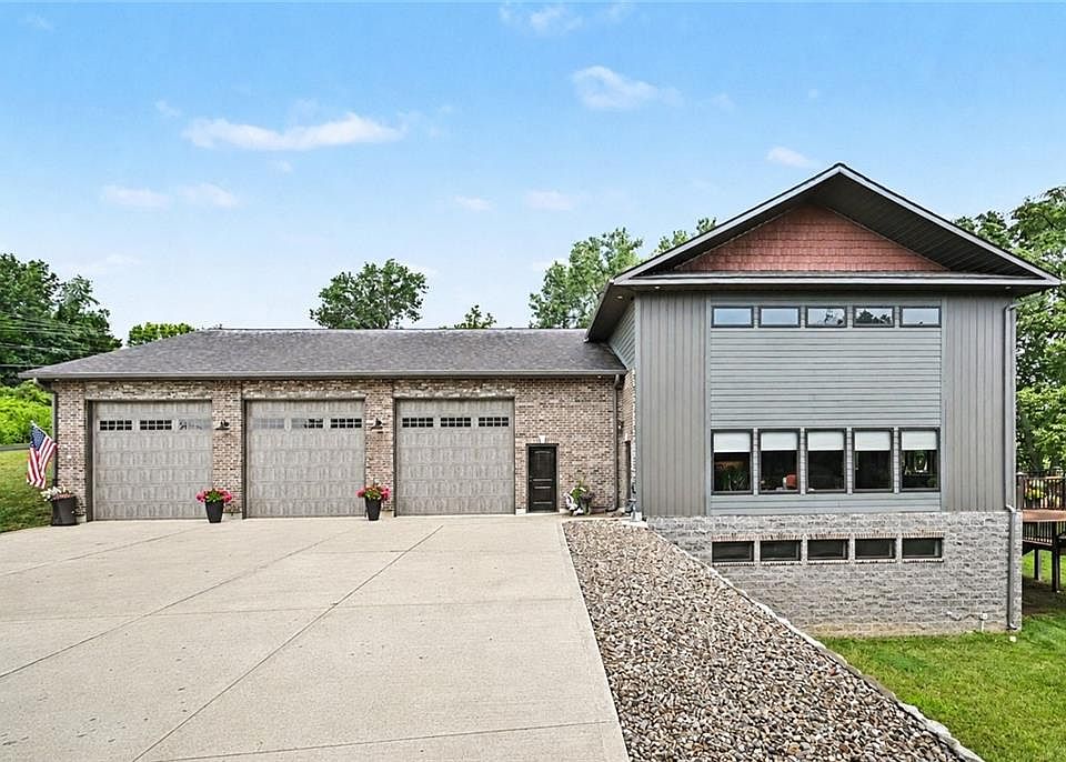 1st image of 300 SE 30th St