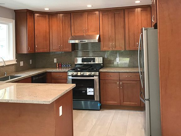 4th image of 1011 Capuchino Ave