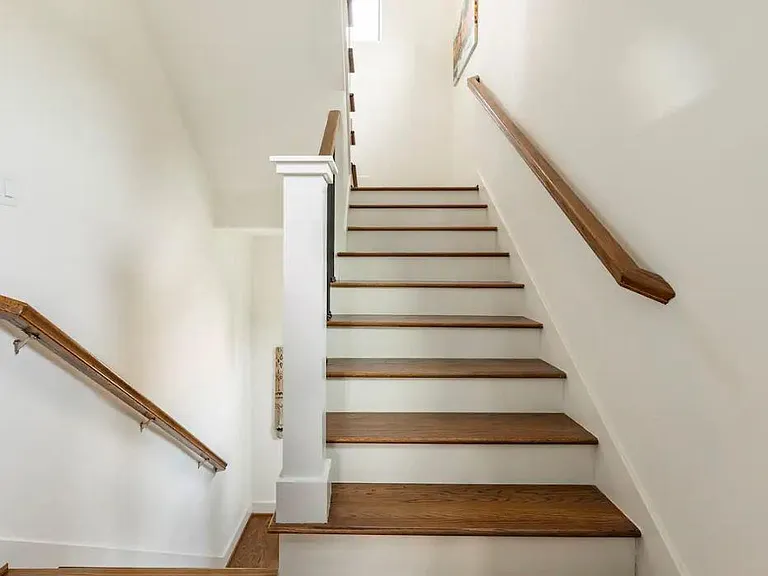 2525 Calumet St — Photo 11