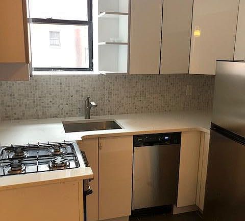 5th image of 601 10th Ave APT 3d