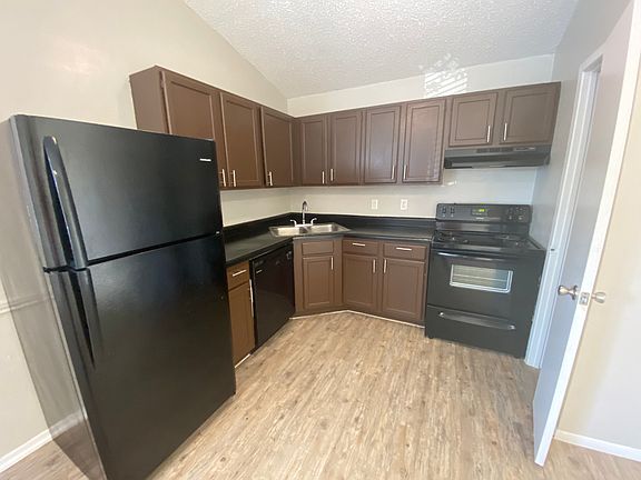3rd image of 1002 Grosvenor Blvd #1004