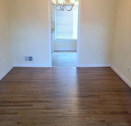 3rd image of 7802 Wessex Ln