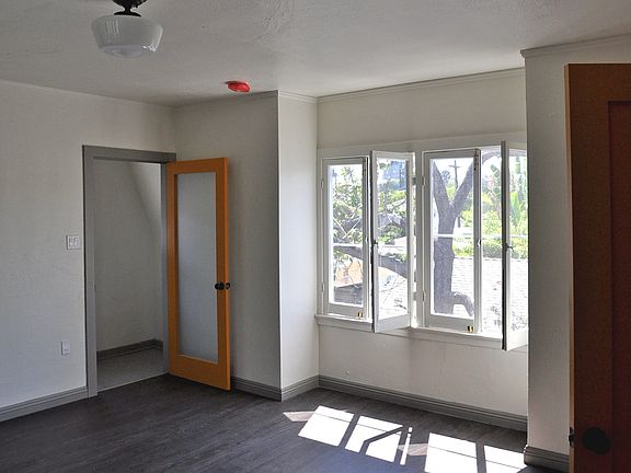 4th image of 5406 Buchanan St