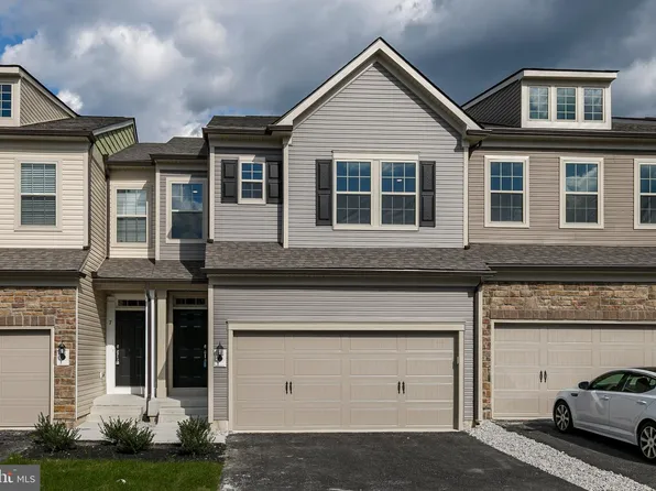 9 Nicklaus Dr, Downingtown, PA 19335