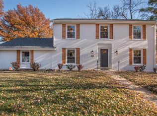 12 Brisbane Dr, Chesterfield, MO